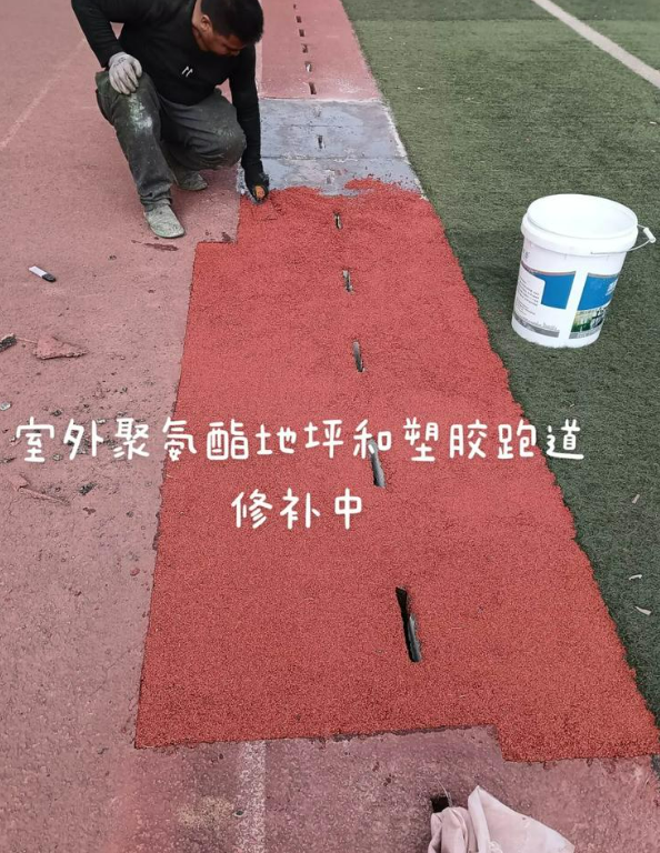 福建球场地面翻新维修，核心是先诊断破损